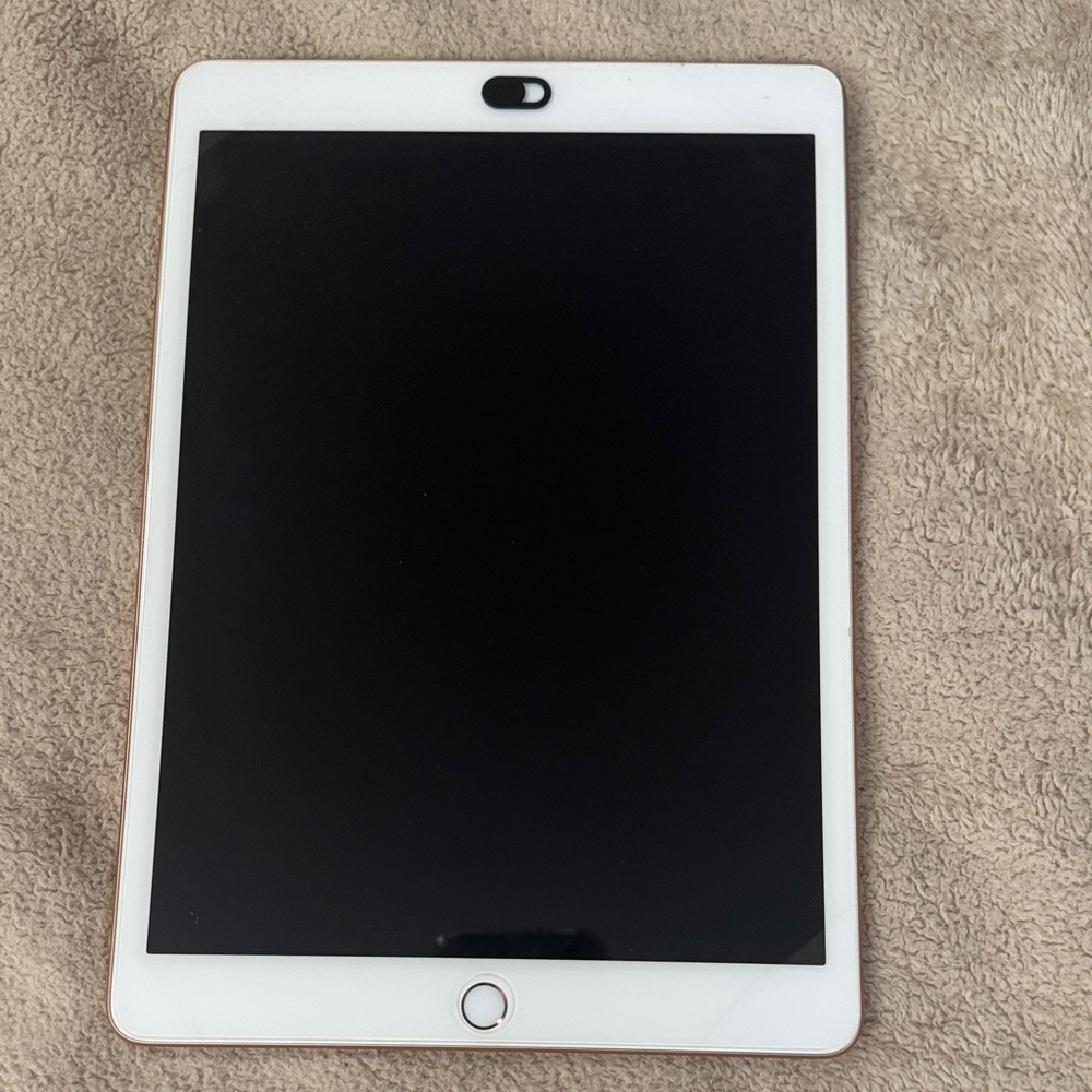 Apple ipad (7 generation) 32 GB  White and Rose Gold **USED